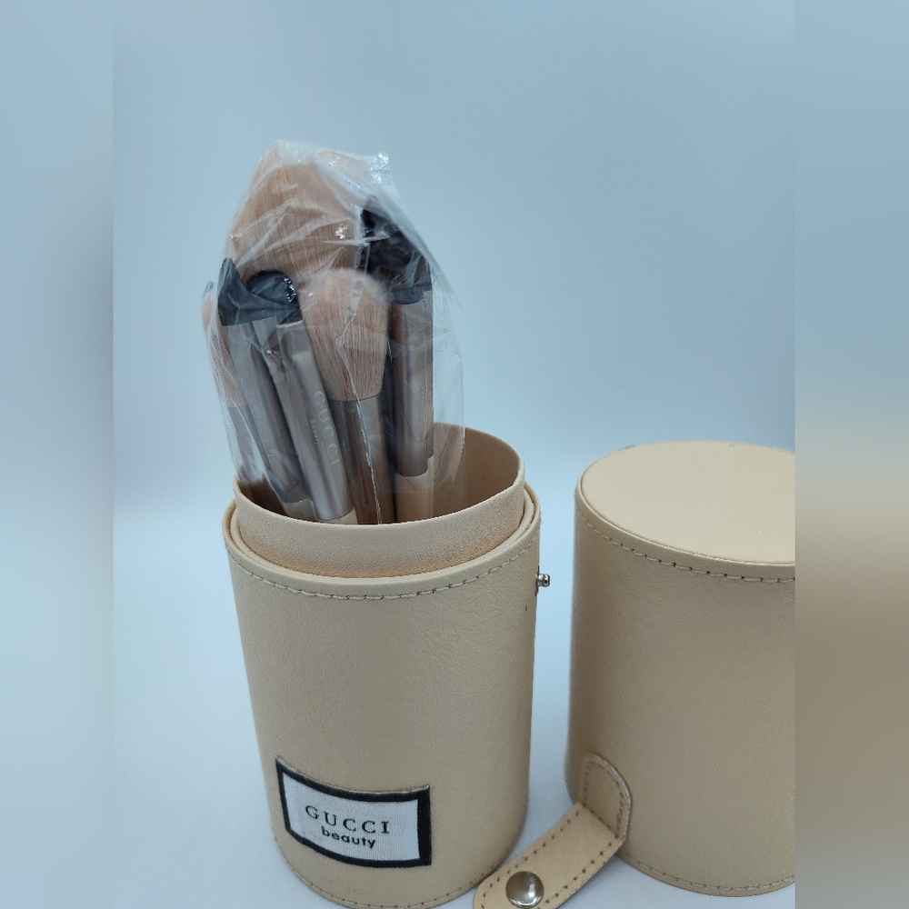 🎊BEST IN BEAUTY HOST PICK🎊GUCCI Beauty Full-Size 11pc Brush Set w/Holder NIP - Picture 7 of 7